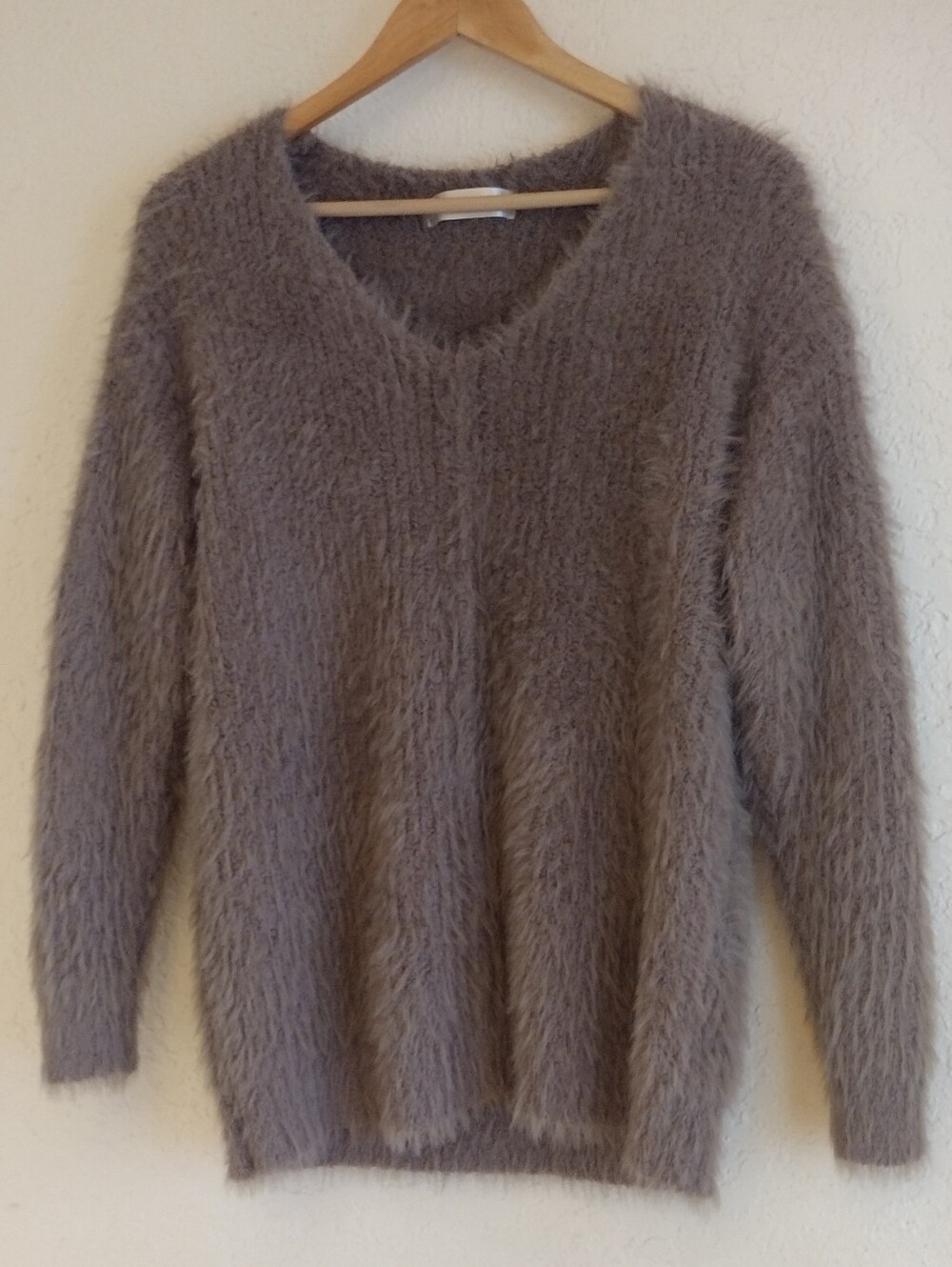 Stanton Fuzzy Eyelash Knit V-Neck Sweater Taupe Gray M/L Cozy Western Boho - Picture 4 of 6